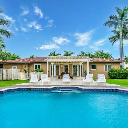 Walk To Beach Luxury 5Br & 3Ba Villa Hollywood Lakes